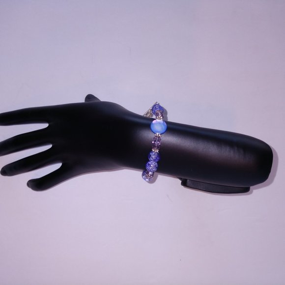 Purple Beaded Bracelet with Periwinkle Shells Handmade 7.5 Inches - Picture 10 of 16